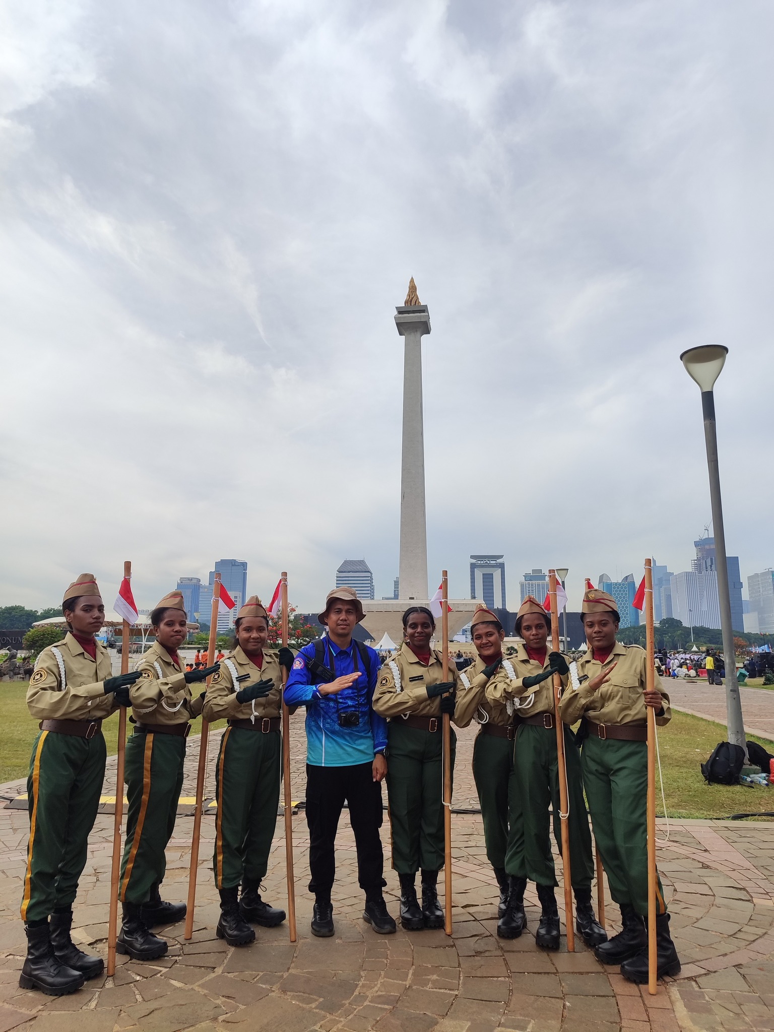 Pelajar KKRI Papua Terbaik membawa nama Daerah mewakili Kodam XVII Cenderawasih Devile Parade HUT TNI Ke 80.