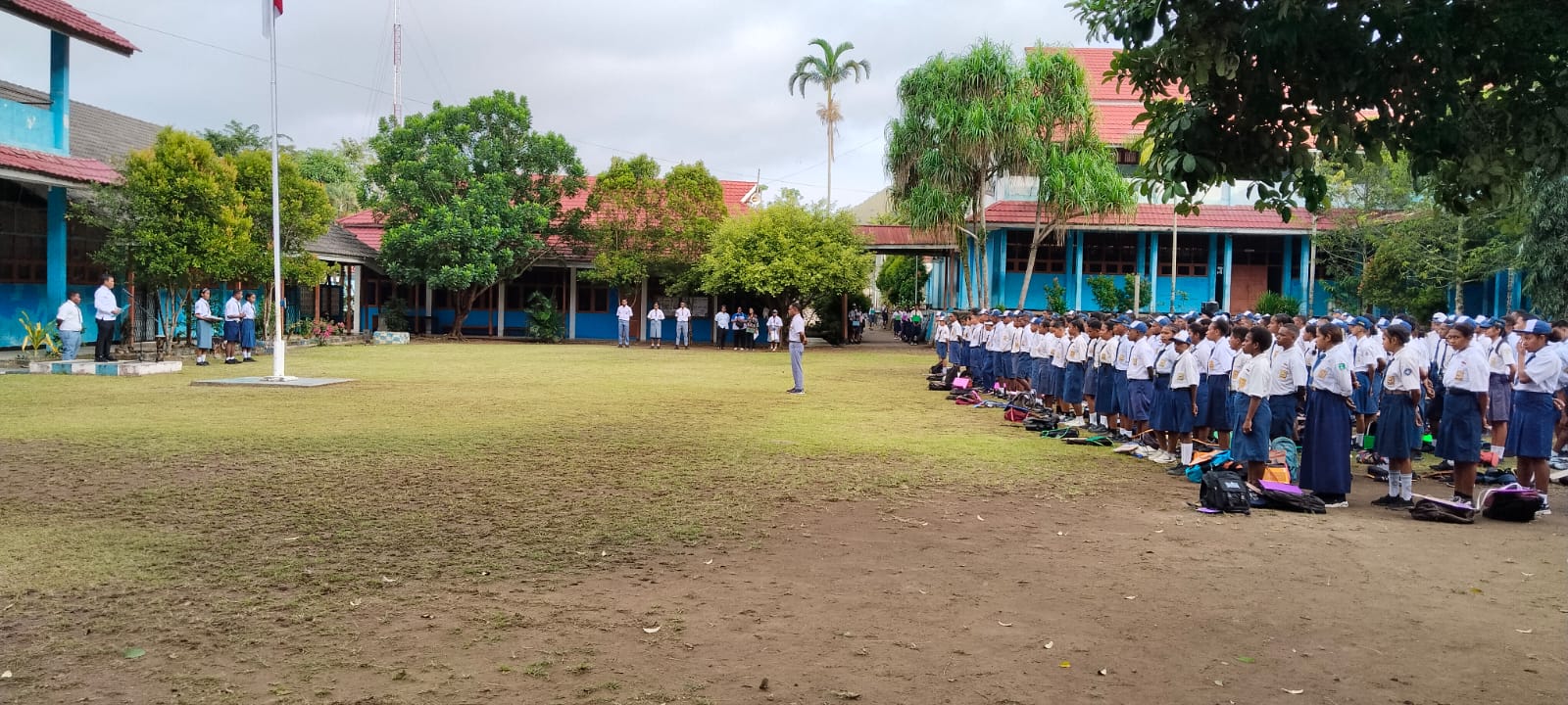 Upacara Bendera sebagai awal kegiatan MPLS di SMK Negeri 1 Teknologi dan Rekayasa Sentani