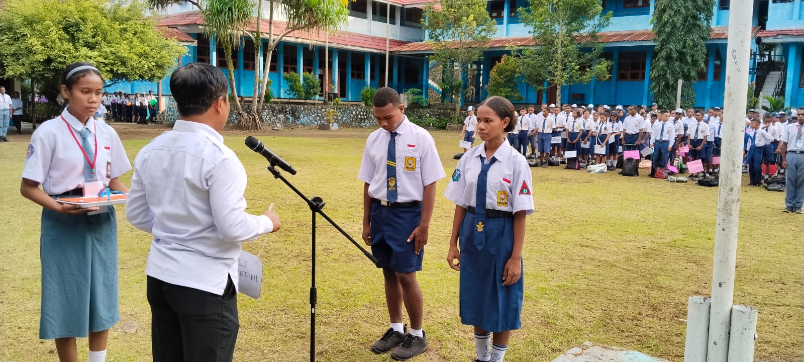 Upacara Bendera sebagai awal kegiatan MPLS di SMK Negeri 1 Teknologi dan Rekayasa Sentani